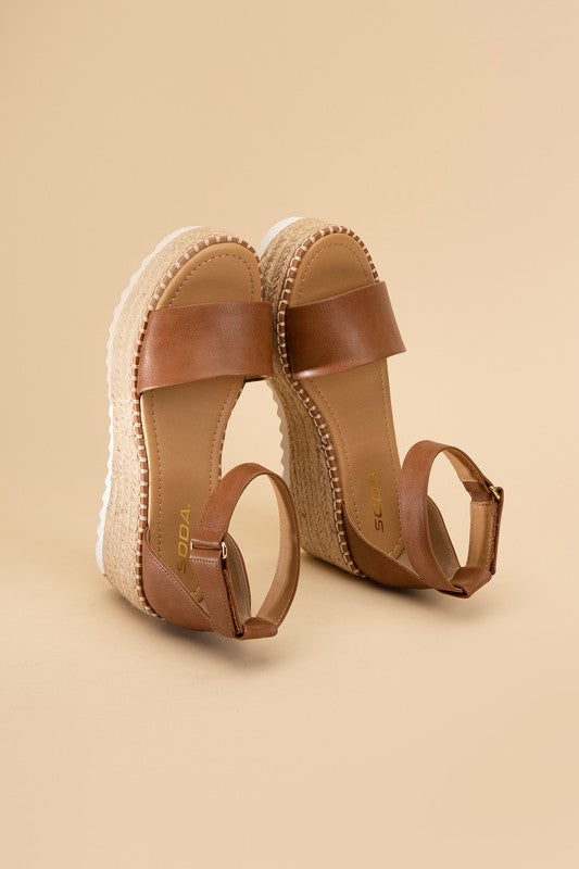 TUCKIN-S Platform Sandals